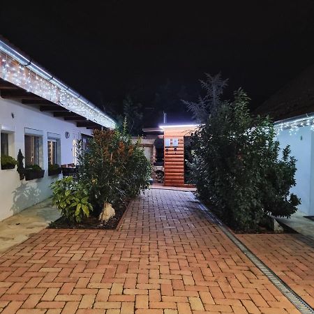 Gyoengy Apartmanhazak Gyongyos Exterior photo