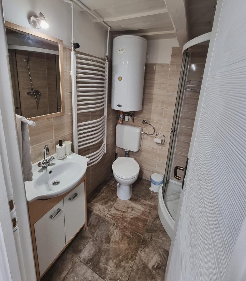 Gyoengy Apartmanhazak Gyongyos Exterior photo
