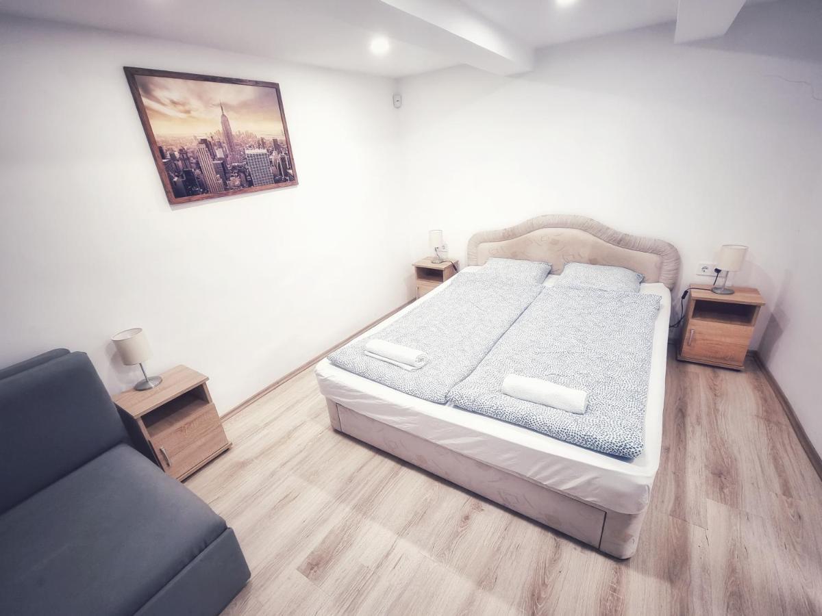Gyoengy Apartmanhazak Gyongyos Exterior photo