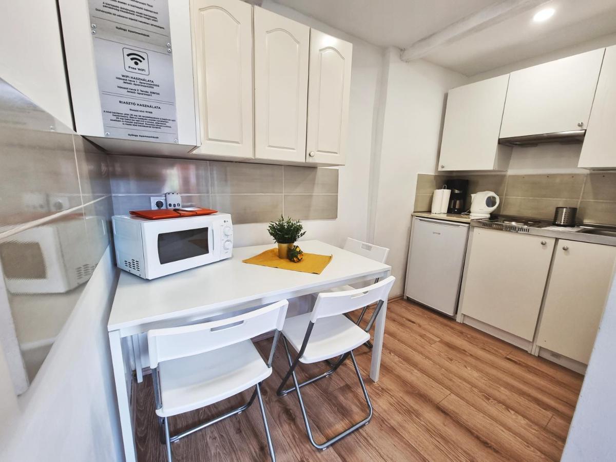 Gyoengy Apartmanhazak Gyongyos Exterior photo