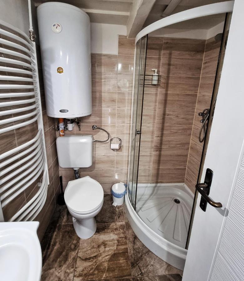Gyoengy Apartmanhazak Gyongyos Exterior photo