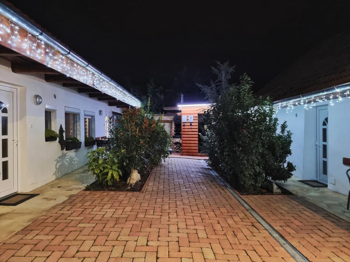 Gyoengy Apartmanhazak Gyongyos Exterior photo